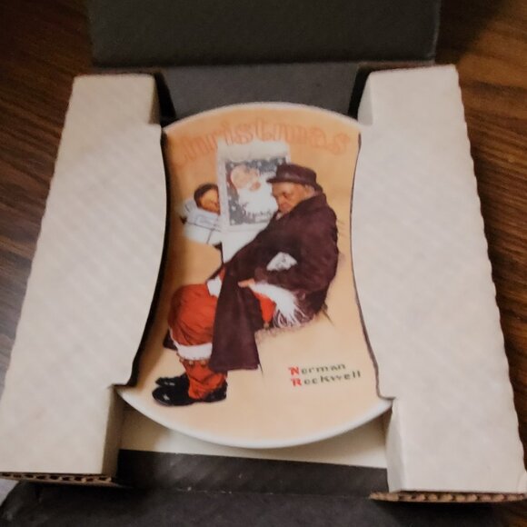 The Edwin Knowles China Co. 1983 Plate Norman Rockwell "Santa in the Subway", - Picture 3 of 8